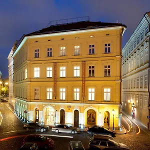 Charles Bridge Palace פראג
